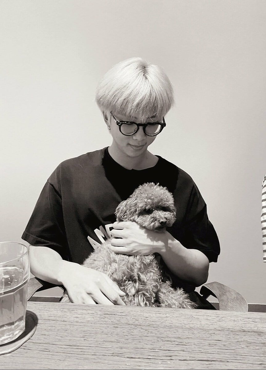 AdeliaPopi's tweet photo. Happy birthday namjoon aaaaa 🎉I hope you are always healthy and remain a good leader and thank you for being the best motivator 😚😚
Borahe 💜💜💜💜#HappyBirthdayNamjoon https://t.co/HpvnWMXpsM