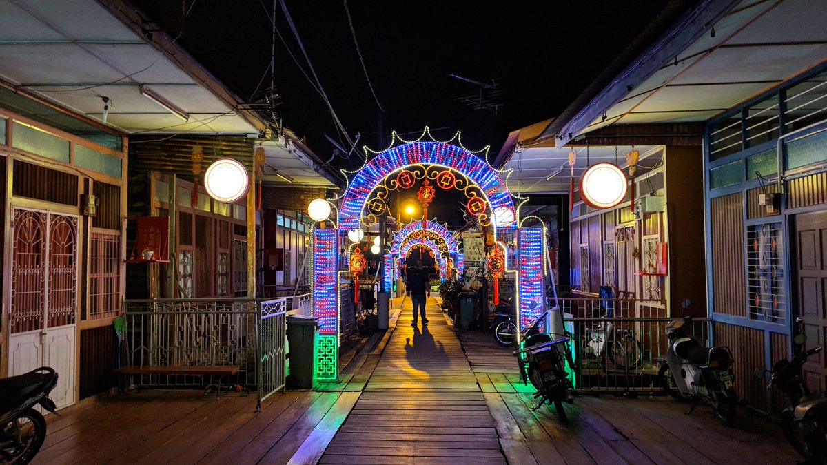 📸 2021 #PhotoOfWeek 3⃣6⃣ The Clan Jetties is a historic waterfront village of old Chinese settlements where all the homes - grouped by clans - are built on stilts over water. 📅 Date taken: 2019/02/28 🌐 Location: George Town, Penang 🇲🇾 ℹ️ What: Chew Jetty of the Clan Jetties