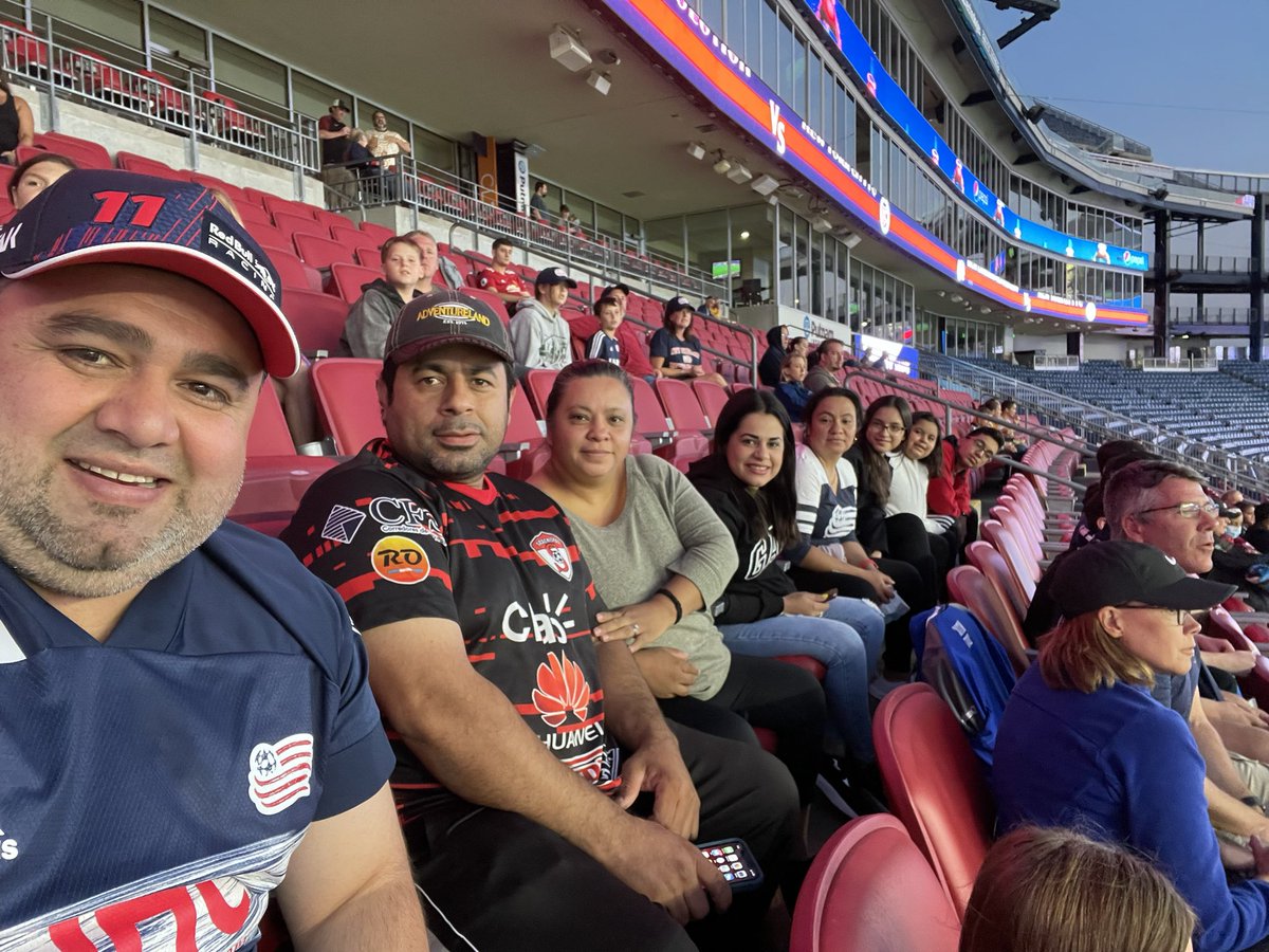 servin1981's tweet photo. Toda la Familia viendo al @NERevolution  con @VASNIVASQUEZ @Glorisyds @GilletteStadium Let’s go Revs. #RevsYourHeart #revsenespanol https://t.co/W41RirHONv