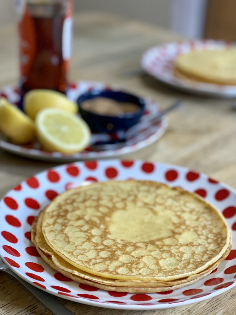 #SolidarityPancakes 70s classic, recipe 1205 from the NMAA cookbook - made in honour of my dear childhood friend who is now a fabulous HCW, currently working to protect Victorians at the St Vs Hub 💉 #lemonsugar #70skids @SandroDemaio