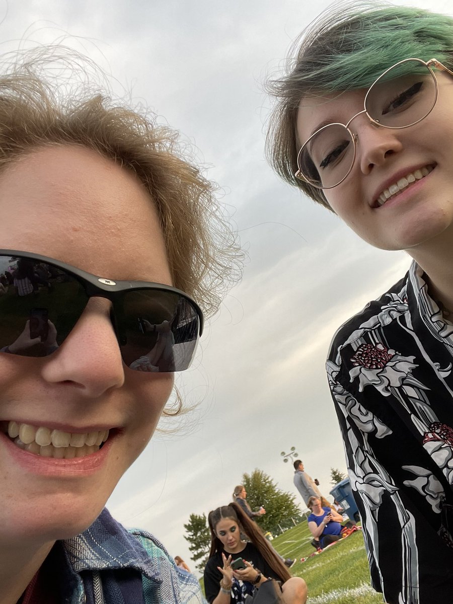 8 year old me is screaming #jonasbrothersatmystic