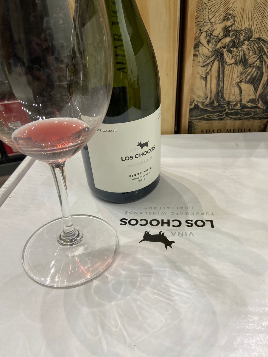 A veces la vida te regala pequeños grandes momentos , linda compañía , linda gente , amigos , a y el vino estaba increíble cada vez me gusta más .....