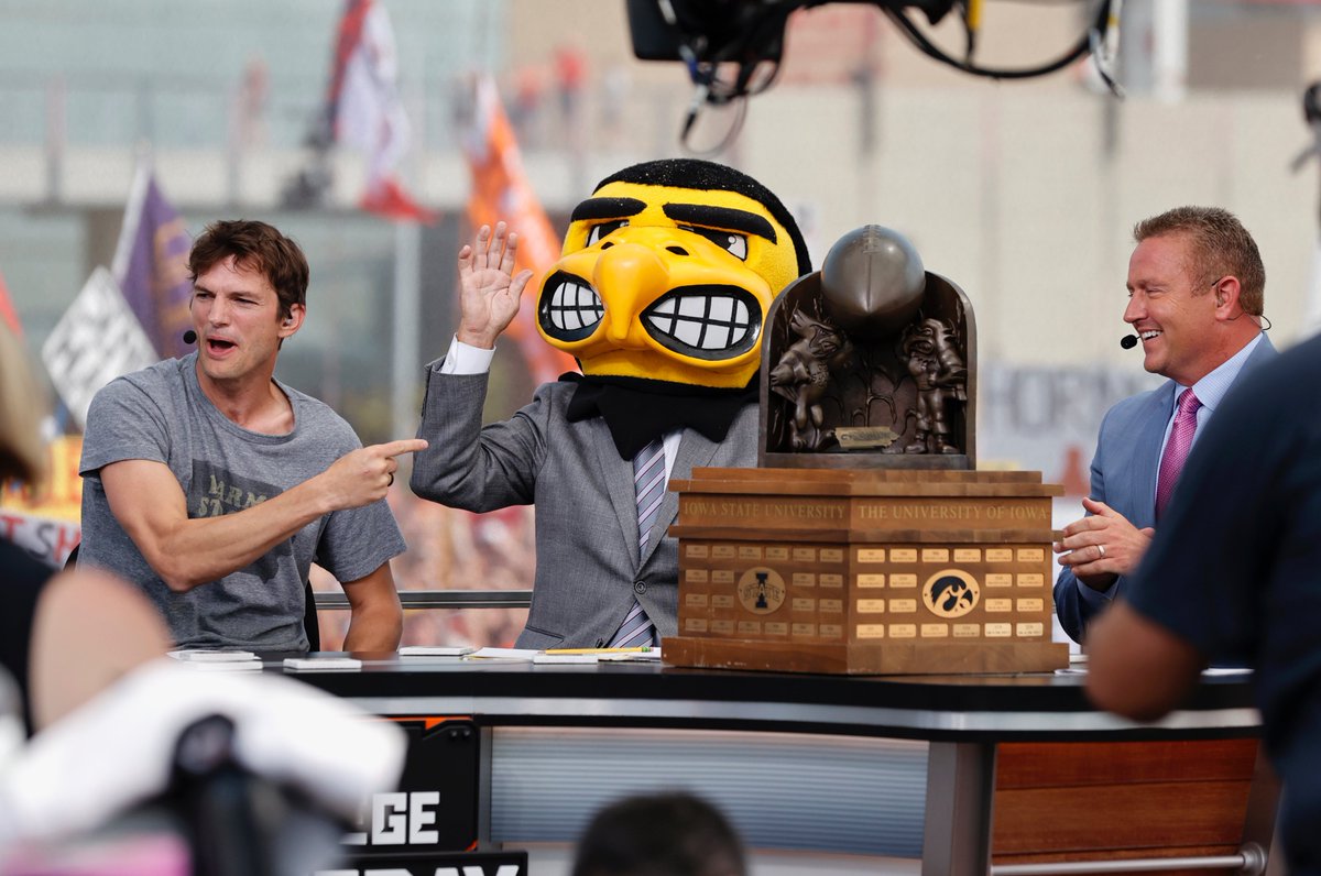 Six Straight. HAWKEYE STATE. 🏆

#Hawkeyes