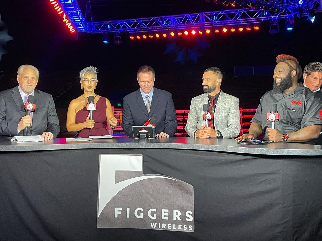 ClaudiaTrejos's tweet photo. Its on. Join us... #ITSFIGHTNIGHT @bybextreme 7 live from #Jameslknightcenter in Miami.....
#RodriguezEscoboza https://t.co/euaDE3lpZj