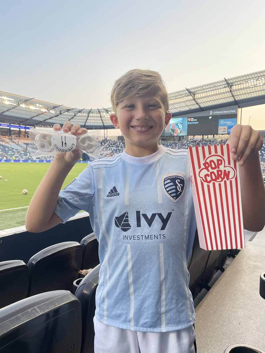 caiter27's tweet photo. Great night for a game! @SportingKC  #sportingkc #onesportingway https://t.co/sEW6oxevxX