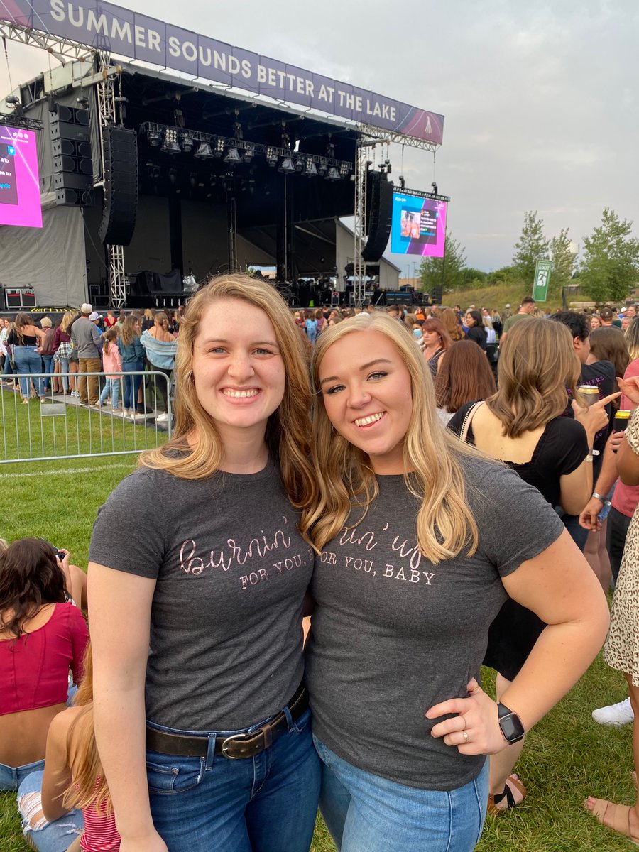 brittbodien's tweet photo. Burnin’ up for you baby 😍😍 JoBro’s round ✌🏼 #jonasbrothersatmystic #rememberthistour @jonasbrothers https://t.co/BNjdeyjjVO