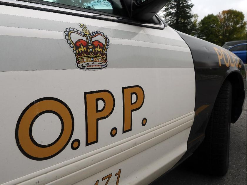 OPP are searching Lake Erie in Port Burwell for a missing swimmer after three other people were rescued    bit.ly/2VzVuiF