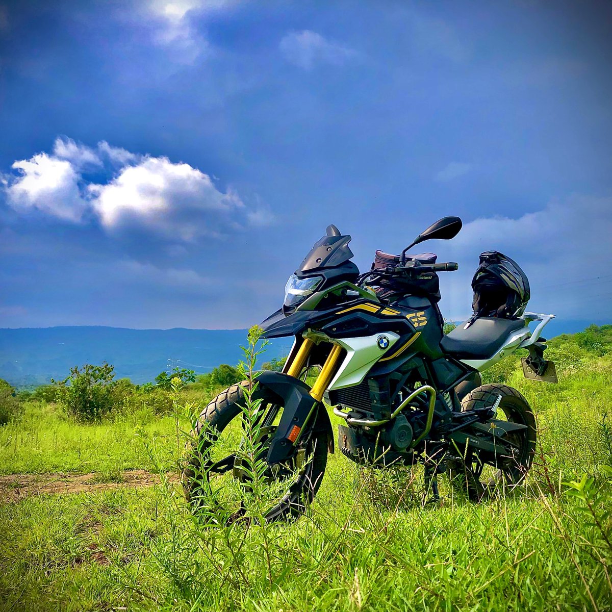 La ruta de hoy por los caminos de Tepoztlán 
#bmwmotorcycle
#bmwg310gs
#bmwmotorrad
#bmwg310gslovers
#bmwgsfans
#motorrad
#ride
#makelifearide
#gsspirit
#gslife
#mototravel
#adventuremotorcycle
#bmwbikes
#YoRuedoEnMéxico
#Rodandoando
#motorurismo
#travel
#motography 
#photo
#moto