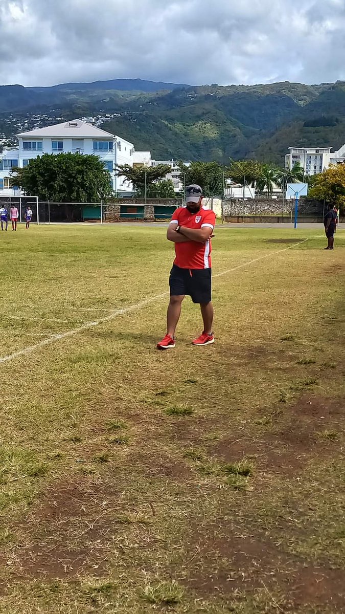 H974Eric's tweet photo. ⚽ 2ème journée [U15 excellence] 
👏 2ème victoire du #SSJD 🔴⚪
😉votre coach est fier de vous.. On continue le travail👷🧗‍♂️ 🥅🥇
⏬
https://t.co/m2FMA77ZKM https://t.co/kdYXIIyeMA