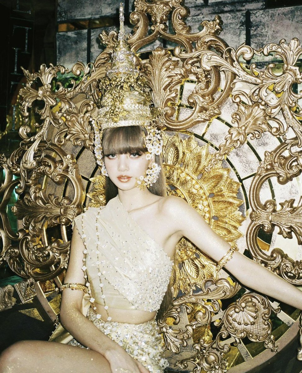 “LALISA” by #BLACKPINK’s #LISA becomes the fastest music video by a soloist to reach 100 MILLION views on YouTube, breaking the record previously held by PSY’s “Gentlemen.”