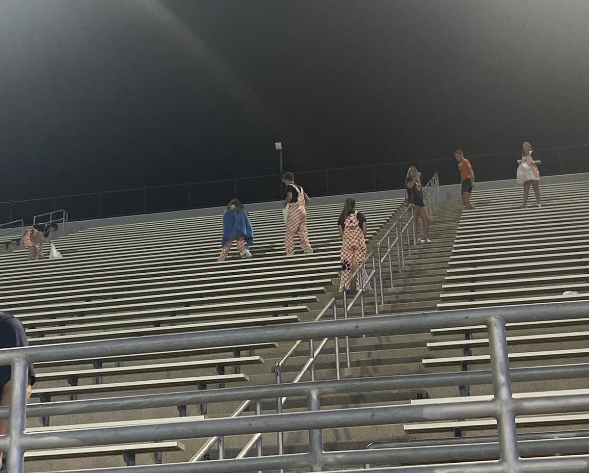 AggiePuckett's tweet photo. I was bummed I couldn’t be there but my co-sponsor @PerezJ_Maria sent me this pic of @bhsclawcrew cleaning up after the away game against @TWHSCISD —kids ran social media during the game too. Very proud of their leadership and service ❤️ these kiddos #bridgelandbest https://t.co/WMXOHgtfVw