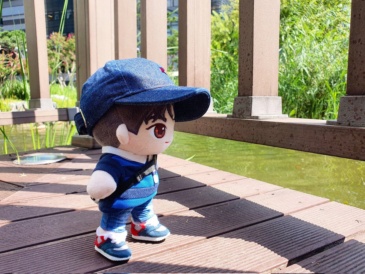 햇살이☀️ 너무 좋아서..
산책나온 러브호야😃
물고기도 보고 영차영차 계단도 오르고
뒷모습도 옆모습도 귀염뽀짝😍