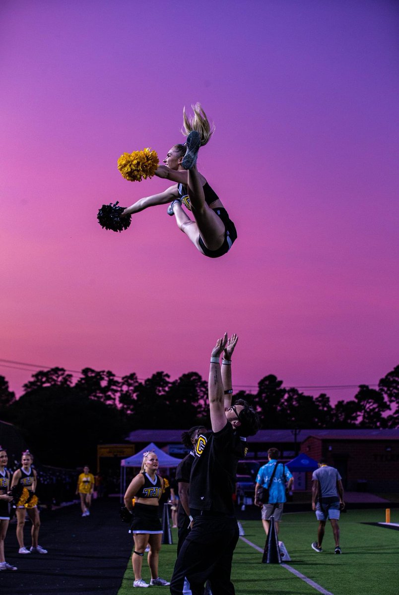 TJC_Cheer's tweet image. Show me a better Saturday night cheer pic … I’ll wait. ((That sky!!!!!))