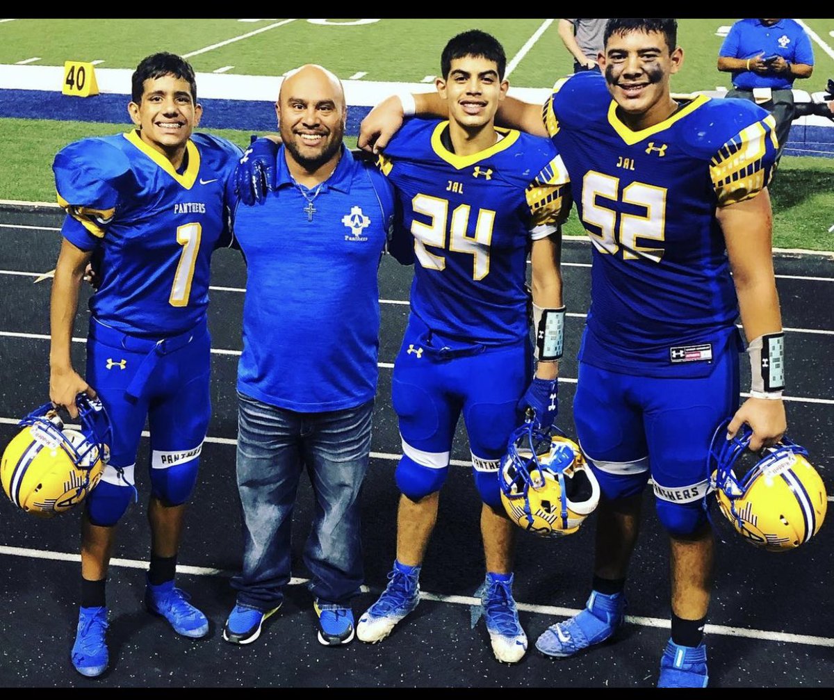 JacobLujan13's tweet photo. From freshman and sophomore to junior and senior these my boys fr @Roger_52_ @Alexavier2324 ✊🏽🖤 https://t.co/eHU2lnd12h