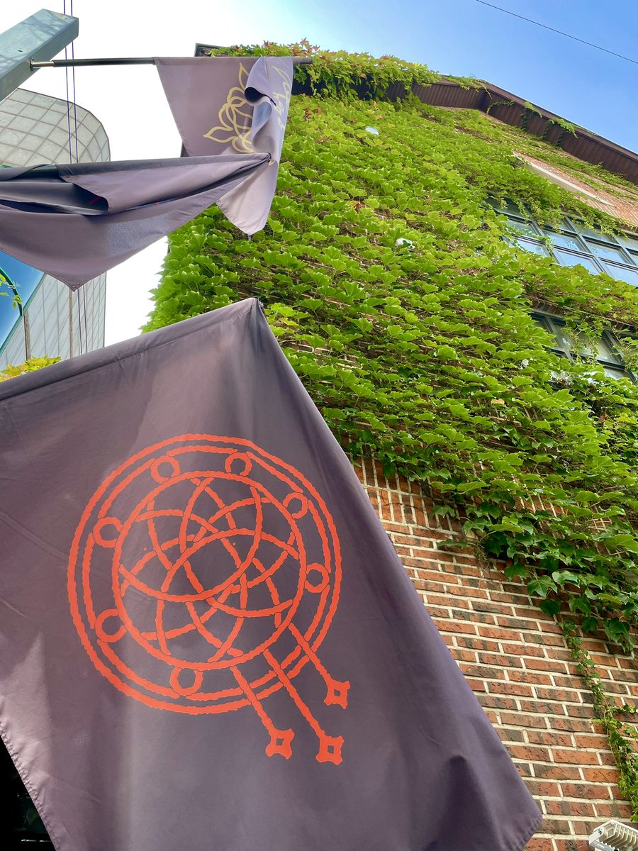 kconusa's tweet photo. KCONUSA has arrived to its final destination of the day!
KCON-ers did you guess correctly?
Stay tuned for behind the scenes photos!
#KCONTACTHI5 #KCONTACTHI5_Dreamcatcher #KCONUSAGOESTOKCONTACT https://t.co/YX6bQWeKYM