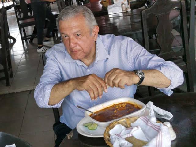 DeniseMeadeG's tweet photo. ¿Alguien ha visto a @lopezobrador_ en algún lugar de desastres o con alguna víctima damnificada? https://t.co/ECPzBugwUG