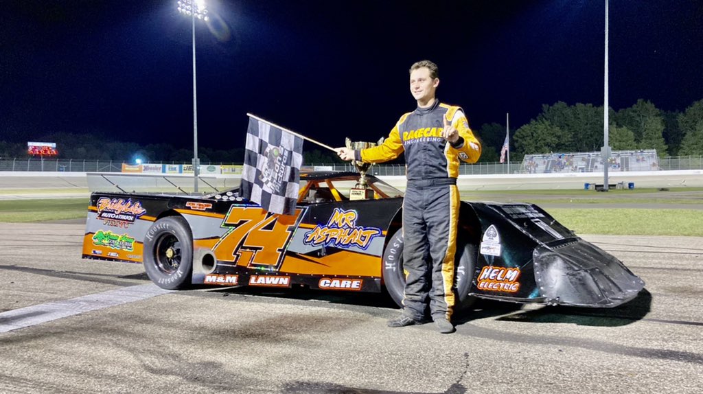 RacingAmerica's tweet photo. Birch Run’s own @DLeeck wins the Reveal The Hammer #DixieClassic at @BR_speedway.
📺: https://t.co/TODzH0gQFJ https://t.co/dxk6y92xhM