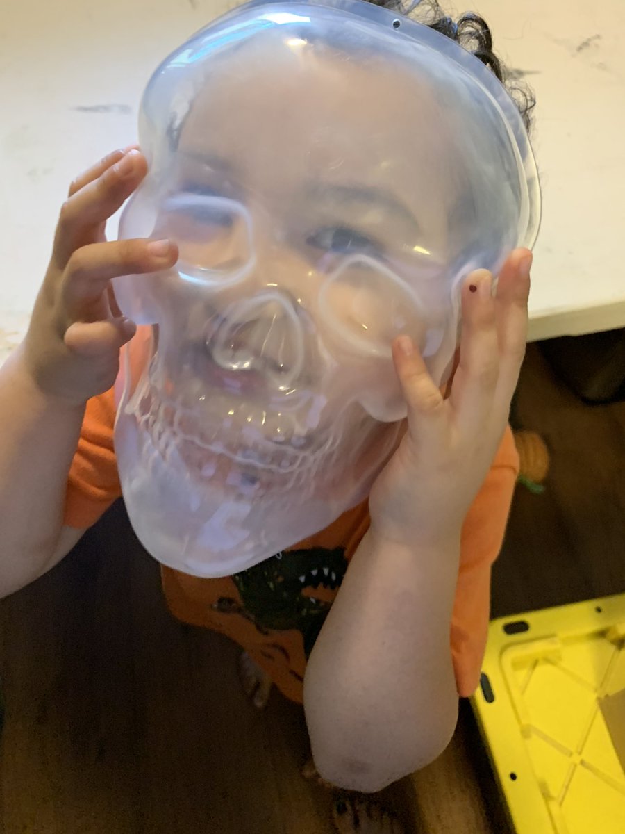 Lina22887's tweet photo. Spooky Season is around the corner and we’re soooo excited 🧠🖤💀 #Sika #kidfriendly #SikaQuickPatch #paintingbuddy @JWA253 https://t.co/ur9vDS9RnX