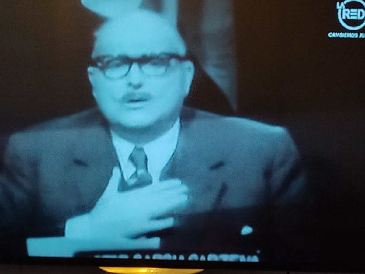 megamentirascl's tweet photo. #LaBatalladeChilexLaRed
La manito en el pecho , desde siempre. https://t.co/q2chnAkEJe