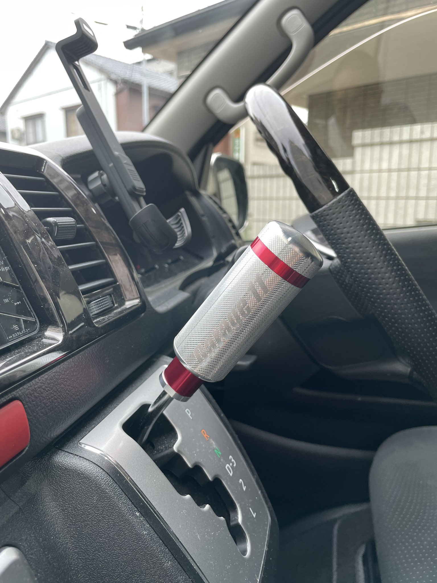 ハイエース　garage11シフトノブandフットレスト　セット販売！早い者勝ち 711e3b56f38d0a1c7953e6f54549b5