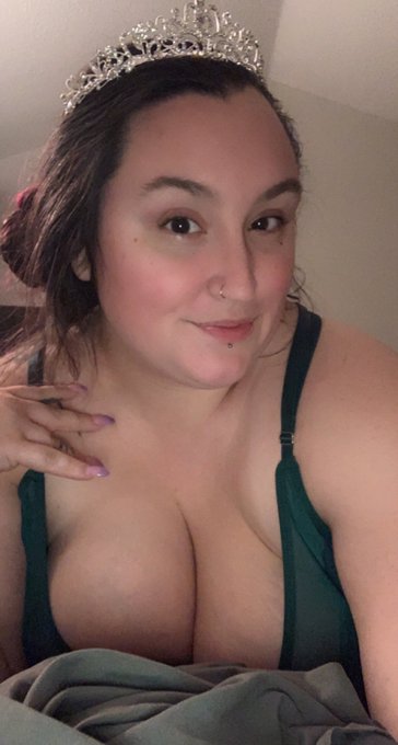 1 pic. Tomorrow is my birthday 👸🏻🥳 #bbw #birthdaygirl #birthdayprincess https://t.co/0hlz5Q4kzs