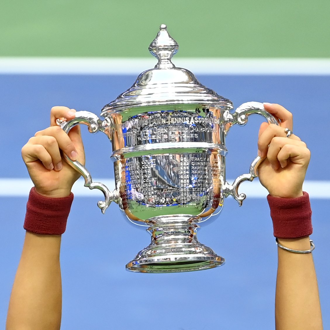 A tradition starting in 1987 to crowning today's 2021 Champion 🏆 @TiffanyAndCo silversmiths is proud to annually craft the trophy for the #USOpen Women’s Singles Championship.