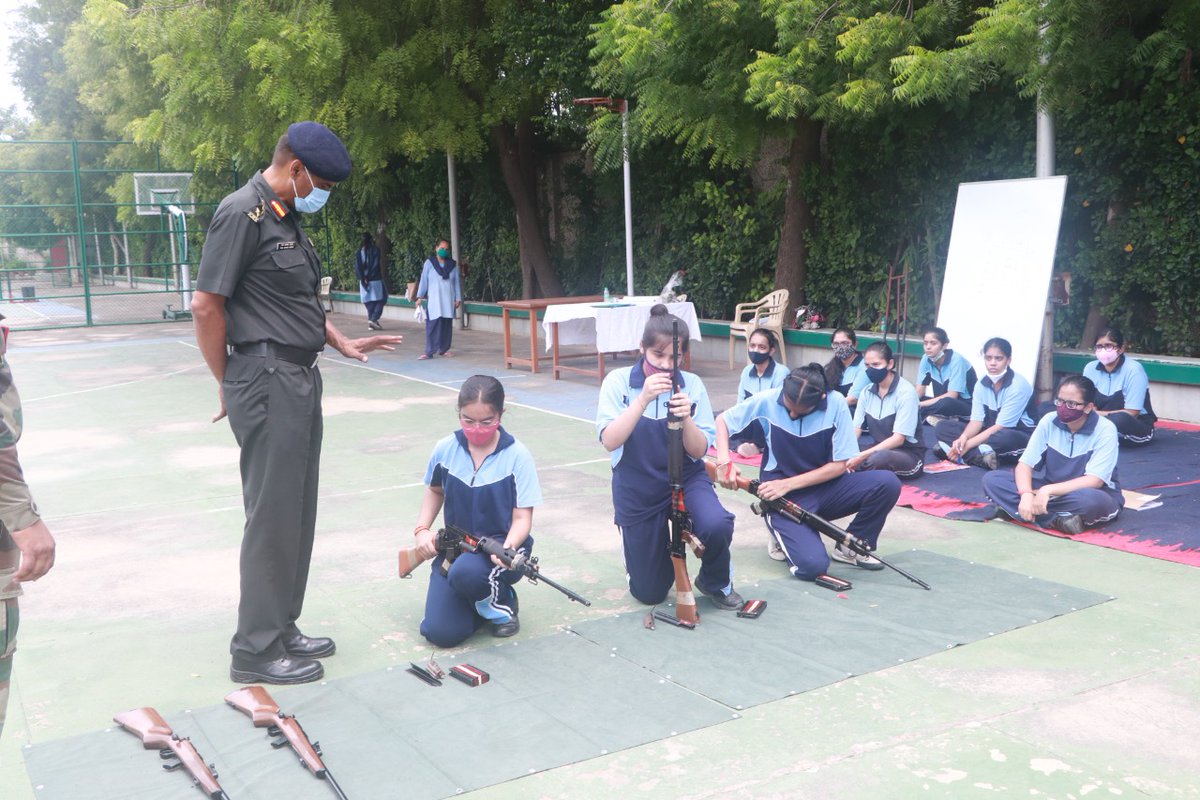 dpsfbd19's tweet photo. In accordance with 4 HAR (G)BN NCC Nuh,a 2 day practical session was organised by DPS,Faridabad on Sept.6 &amp; 7. 68 Army wing cadets actively attended it.The Commanding Officer,Col. Ram Avtar Yadav, 4 HAR (G) BN NCC Nuh,visited the school premises on the second day of the session. https://t.co/wEb2gDWJXv