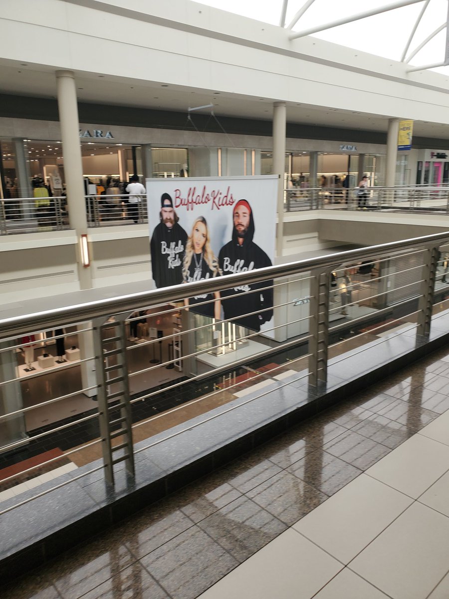 @greekgodpapadon @BraxtonSutter @AllieWrestling @everytimeidie Was at the Galleria and saw the display there too.......