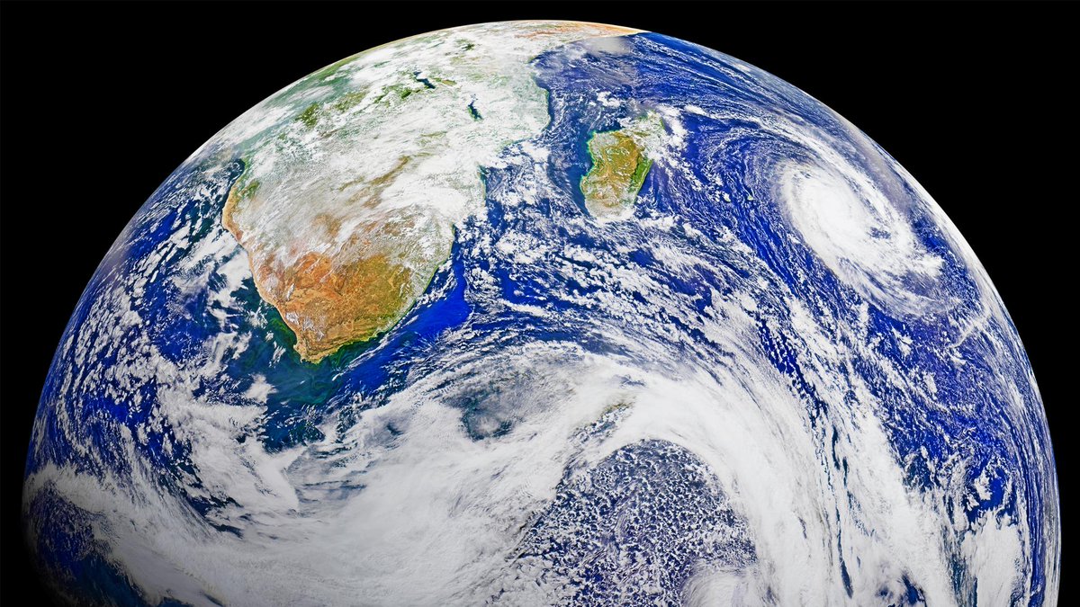 redditSpaceView's tweet image. Earth - April 9, 2015