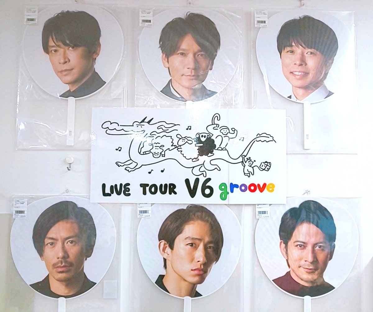 ジャニランド 公式ジャニーズグッズの中古販売 イベント案内 ジャニランド心斎橋 Live Tour V6 Groove 9 11 12 In Osaka 本日も店内bgm V6オンリー 銀テガチャもv6オンリー 最終日も盛り上げていきますよー これまで大阪でのたくさんの