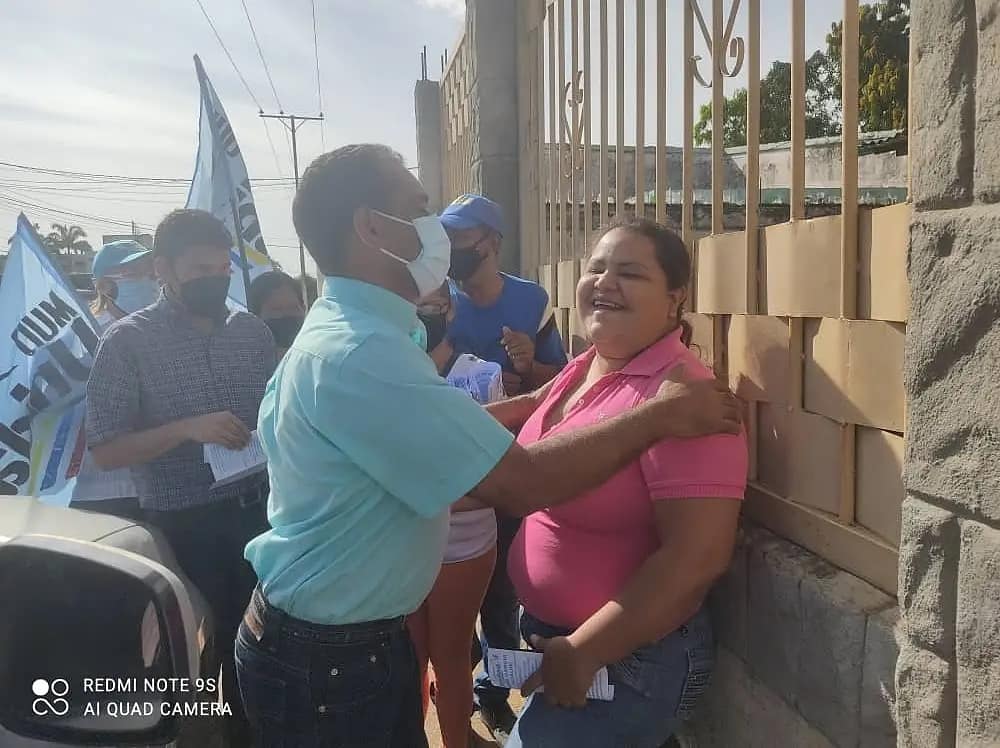 AD_InfanteVLP's tweet photo. #11Septiembre| En CONTACTO DIRECTO con los Sectores: La Púa, Coca Cola, La Romana, Playa Verde, La Concordia, Atarraya Norte, Retumbó Norte, Alfallanos.
José García, Candidato de la UNIDAD a la Alcaldía y la fórmula de concejales en una sola línea CAMBIAR
#Cambialos #VotaUNIDAD https://t.co/cND1EnecUT