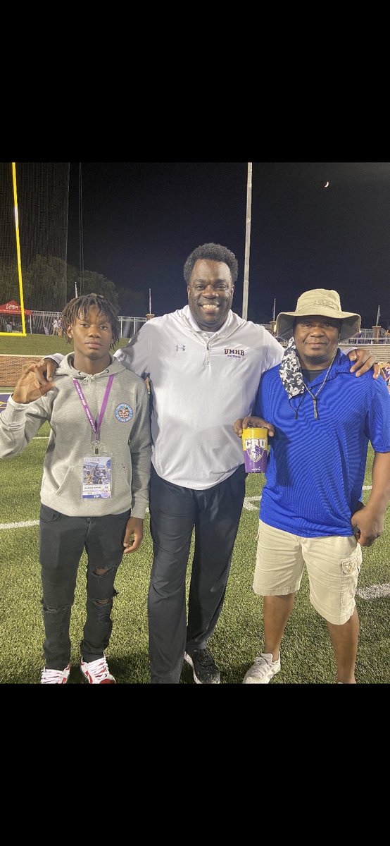 Had a great time tonight watching <a href="/CruFootball/">UMHB Football🏈</a> thank you for having me <a href="/CoachJohnsonFB/">Jack Johnson</a> 💜