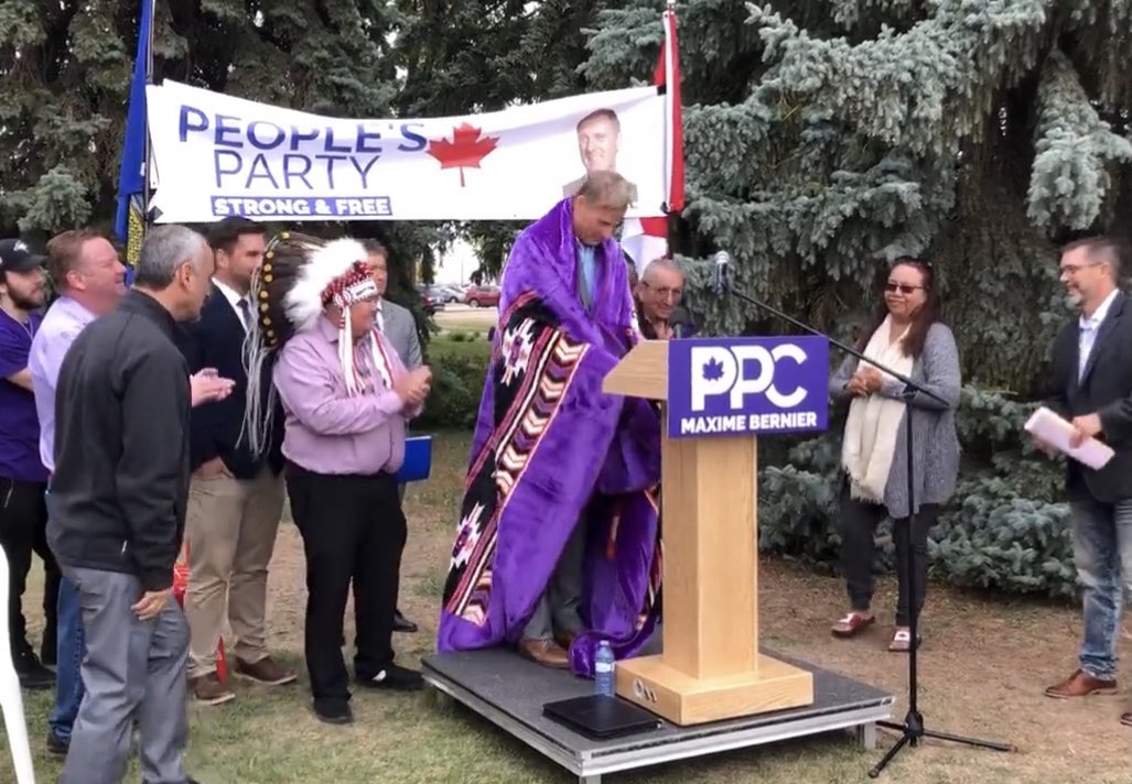 I was very honoured today at our press conference on indigenous policy in Edmonton to receive this beautiful ceremonial blanket as a gift from representatives of the Papaschase First Nation.