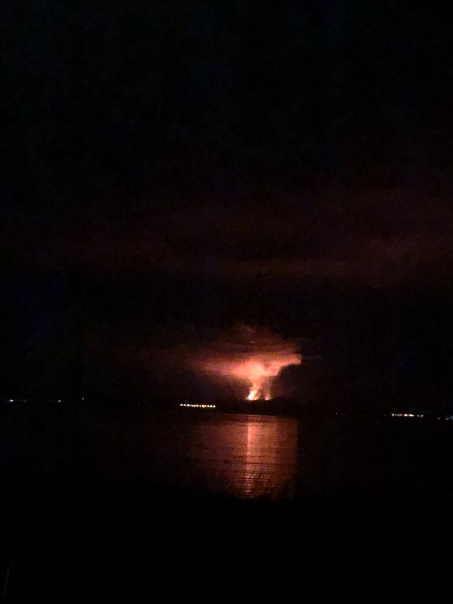 Passaneura's tweet photo. Pokemon Go &amp; Volcano? 👍🏻 hoje para jogar a vista foi essa. O vulcão voltou! 😻 estava há 9 dias “descansando” para dar um espetáculo novamente 🙌🏻 https://t.co/wrW3bfFf7k