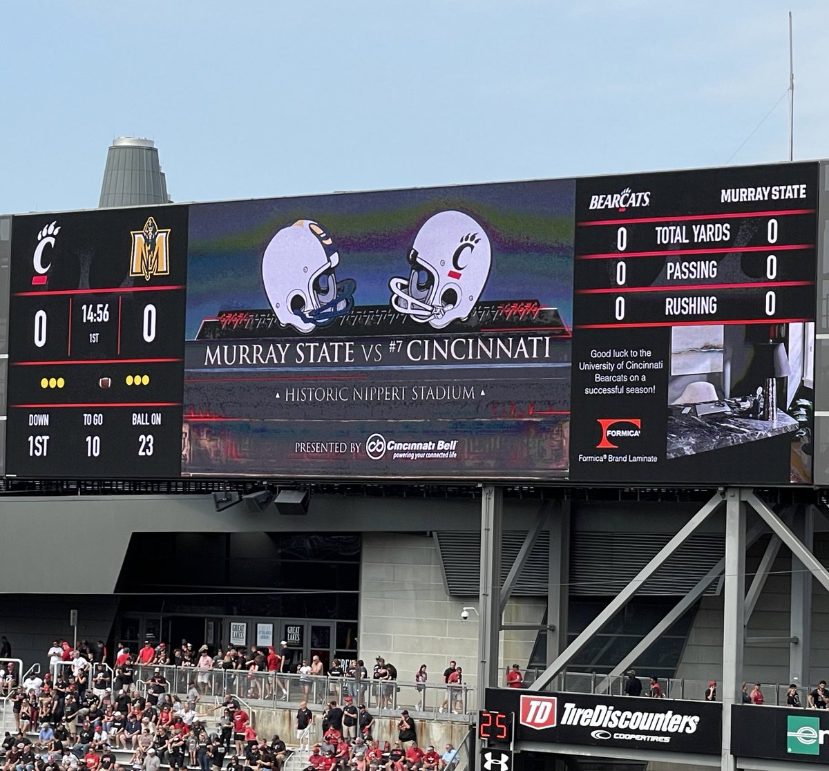 What a great day to be a <a href="/GoBEARCATS/">Cincinnati Bearcats</a> fan!! <a href="/DanielAug6/">Daniel Aug</a> @chrisainsworth <a href="/GoBearcatsFB/">Cincinnati Football</a> ❤️🖤❤️🖤