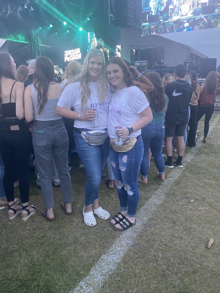 13Katlin's tweet photo. #JonasBrothersAtMystic https://t.co/b95moaVF4b