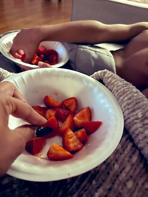 Currently 💕 with my punkinnn🥰 https://t.co/zD1AAQeJrv<a href="/tag/igottago"class="tags"><span>#igottago</span></a>