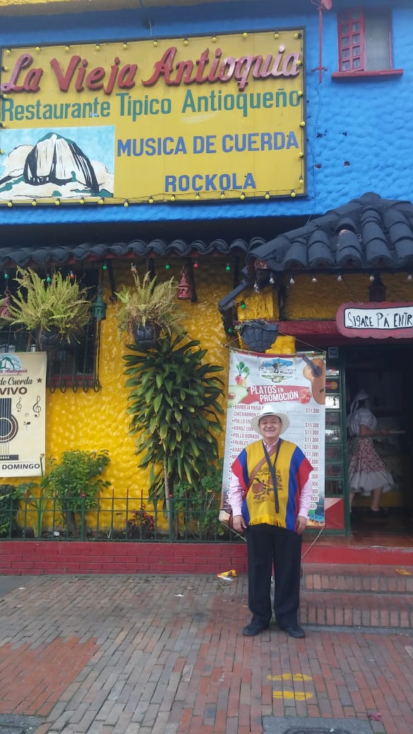 MartineezMariaL's tweet photo. Sí están en Bogotá y viven en Suba o sus alrededores les recomiendo que vayan a almorzar a "Mi Bella Antioquia" , Diagonal a la estación de TM Bulevar Niza. Precios muy asequibles y lo mejor es que de jueves a domingo mi papi canta música colombiana en vivo. 🥺🙈
Dar RT. 🥺 https://t.co/iCpiEY5eCH