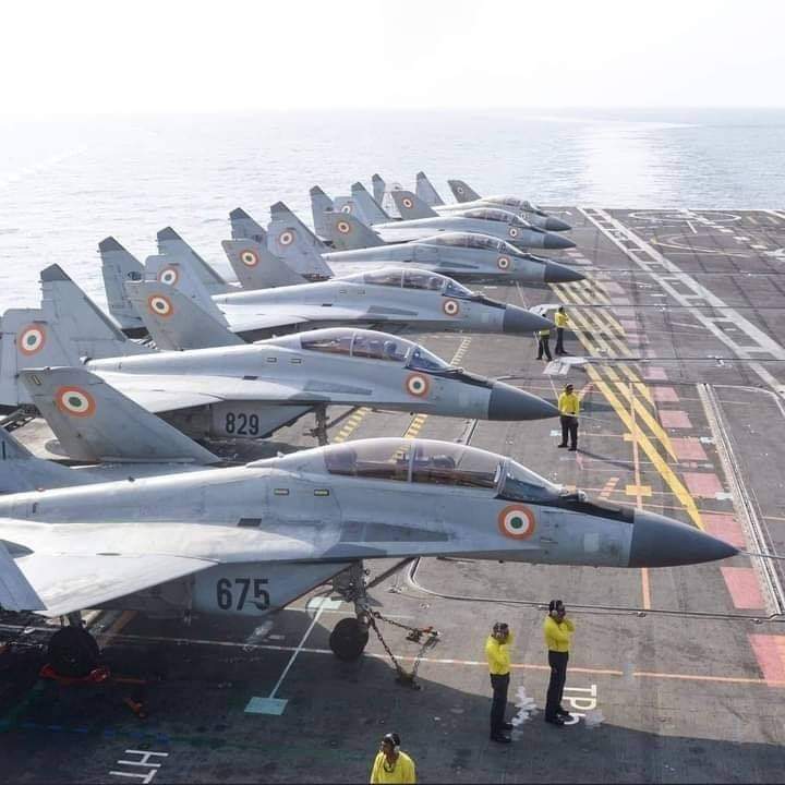 Onboard the Aircraft Carrier INS Vikramaditya 😎
Jai Hind!!! 🇮🇳

#IndianNavy #INSVikramaditya #Mig29k #NavalAviation
