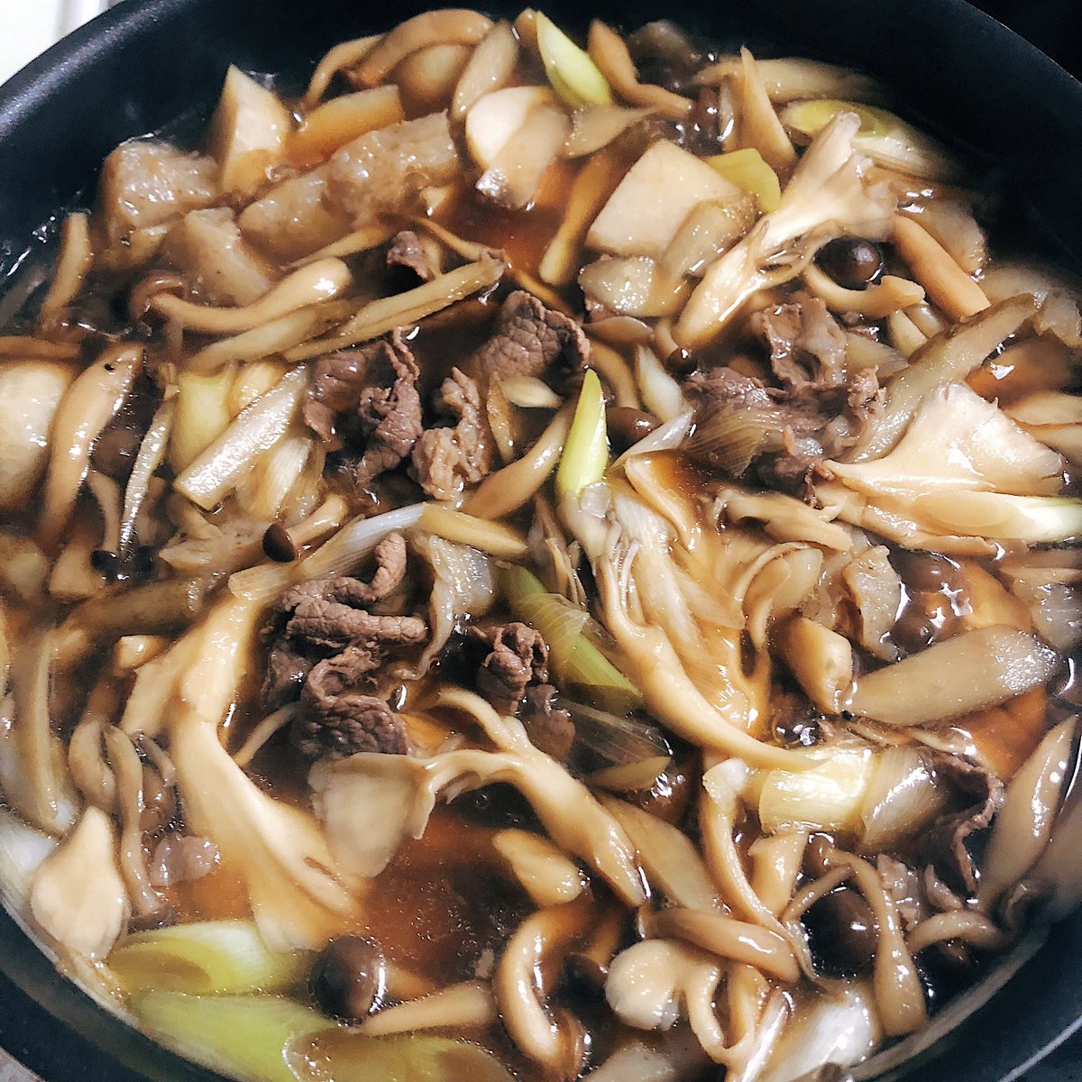 (2/2)
〆のカレーうどんまで全部衝撃的においしかった…
次は味噌×豚肉で芋煮作る! 