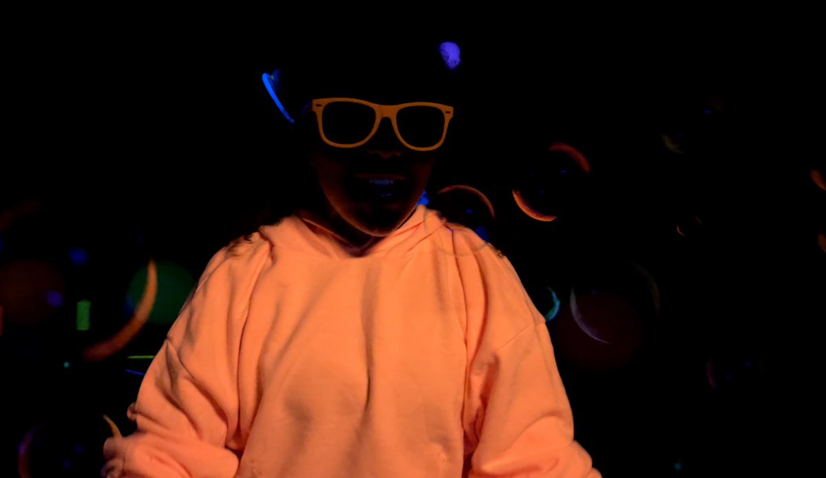 ScrantonFilms's tweet photo. Creativity is inventing, experimenting, growing, taking risks, breaking rules, making mistakes, and having fun. Mary Lou Cook- 🐱 🎨 👧🏽
#scrantonfilms #glowinthedark #PAlette https://t.co/6eM7yg9S02