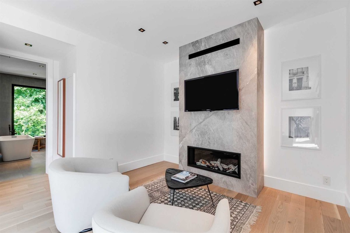MgbBuilding's tweet photo. We're still dreaming 🌙  of this completed project on Ellis Park. Take a look at some of the after photos! ✨ #CustomHome #TorontoHome https://t.co/qI1PdHfJga