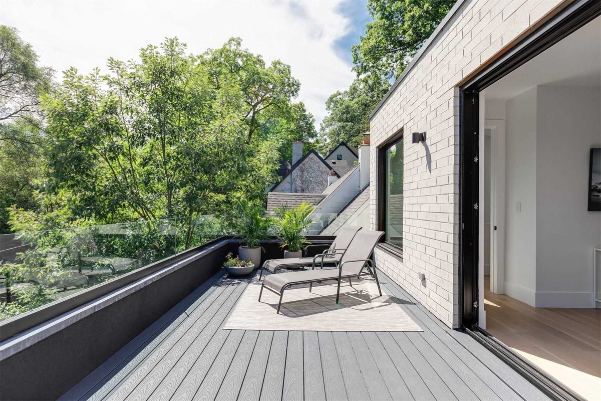 MgbBuilding's tweet photo. We're still dreaming 🌙  of this completed project on Ellis Park. Take a look at some of the after photos! ✨ #CustomHome #TorontoHome https://t.co/qI1PdHfJga