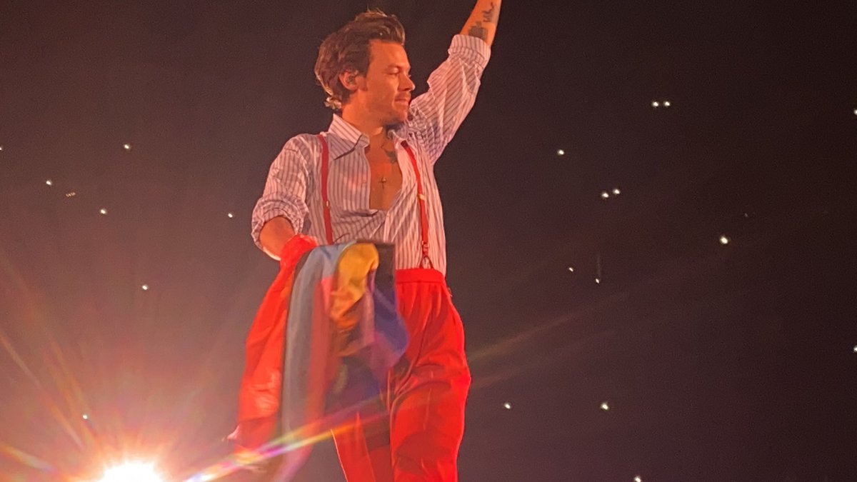 iahigugh's tweet photo. 4 noches... harry styles el ser más maravilloso del mundo https://t.co/wlfCsEQ6Hl