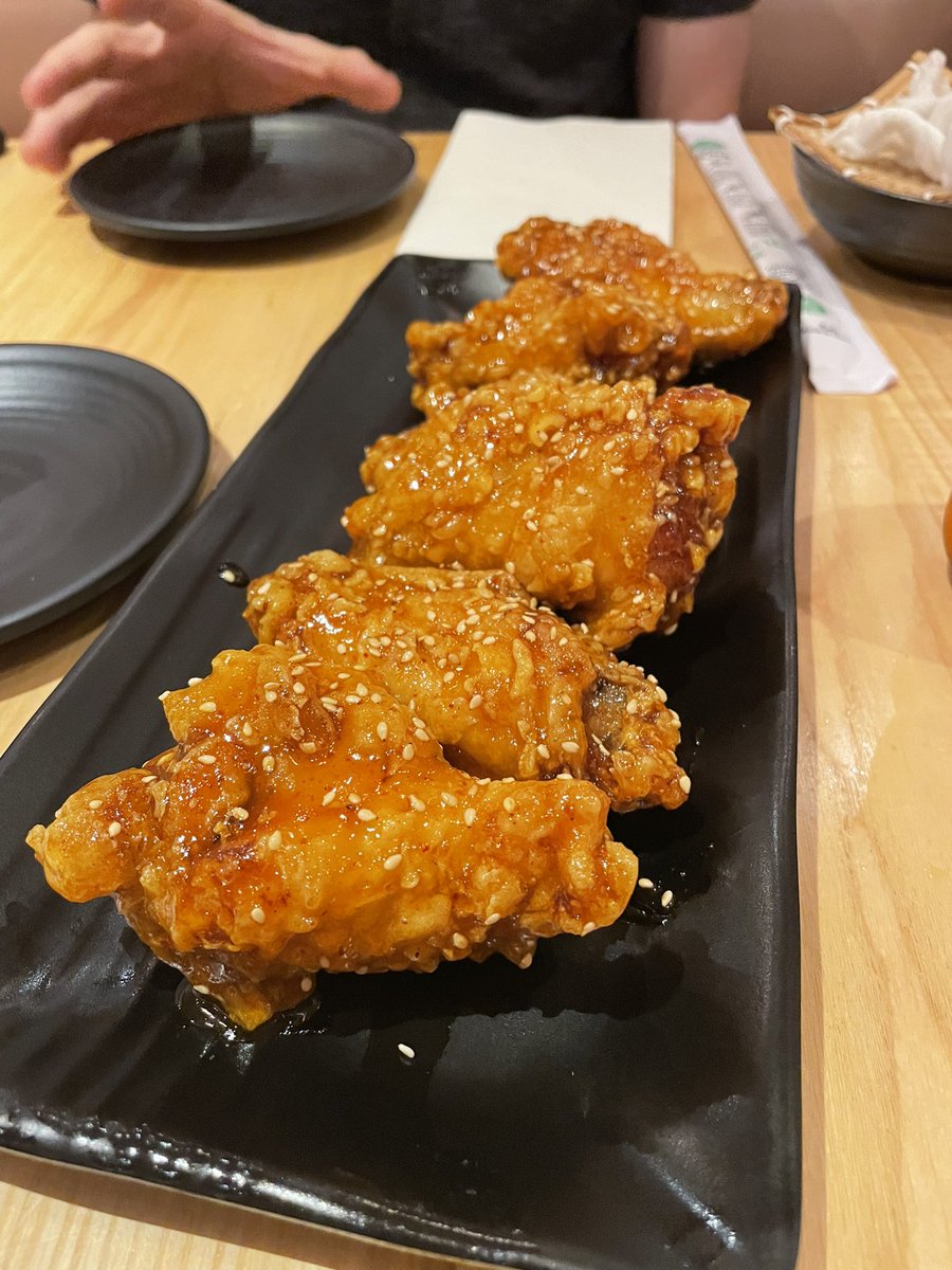 eatingorlando's tweet photo. Best damn wings anywhere. @domu https://t.co/tx9S8xcqBf
