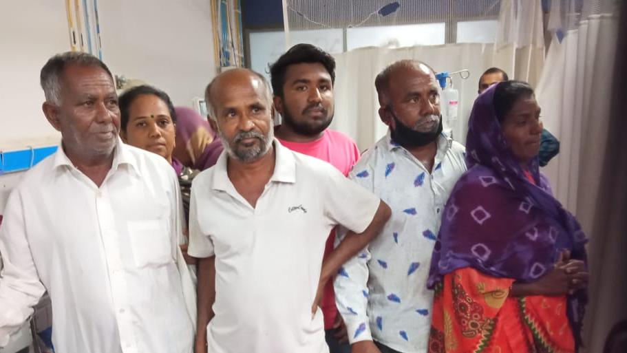 આરતીના અંગદાને ૫ વ્યક્તિઓના જીવનમાં ઉજાસ પાથર્યો, 19 વર્ષની દીકરી આરતી બ્રેઇનડેડ મૃત જાહેર થતા પરિવારે અંગદાનનો નિર્ણય કર્યો, <a href="/civilhospamd/">civilhospitalamdavad</a> માં ૯ મહિનામાં ૯ અંગદાન : ૨૭ જરૂરિયાતમંદોને મળ્યું નવજીવન 
@GujHFWDept
<a href="/JpShivahare/">JP Shivahare</a> <a href="/ajayprakash_ias/">Ajay Prakash, IAS</a> <a href="/NHMGujarat/">NHM Gujarat</a> <a href="/mdnhmgujarat/">Mission Director,National Health Mission,Gujarat</a>