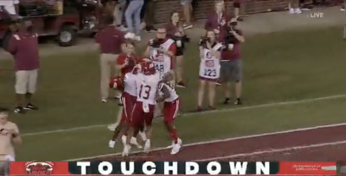 JACKSONVILLE STATE BEATS FLORIDA STATE ON A GO-AHEAD TD 😱

FSU’S first loss to a non-FBS team since William &amp; Mary in 1959

(h/t <a href="/MattBrownCFB/">Matt Brown</a>)