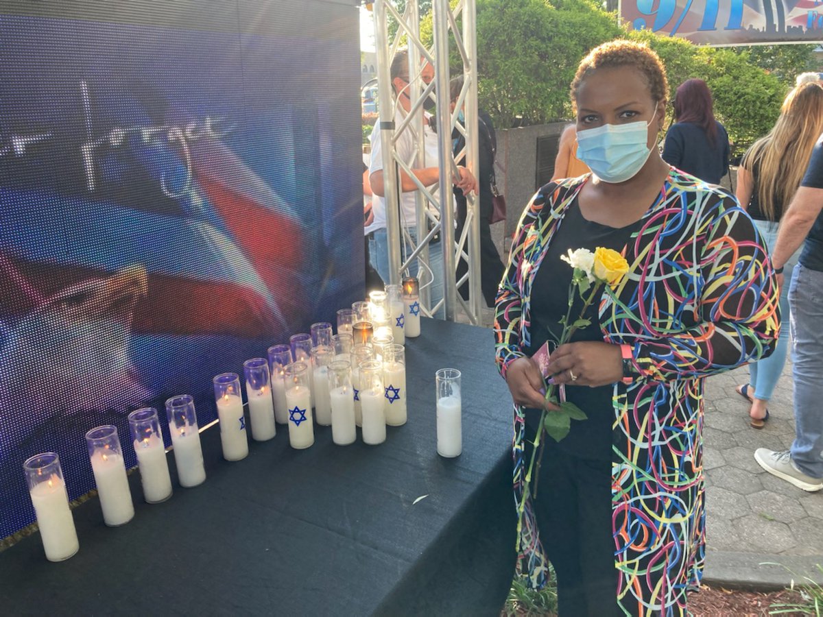 DlJordan4's tweet photo. 20 years later...still the effects of 9/11 are everlasting in the hearts and minds of the entire world.
9/11 is a time that we remember each year-- for it is a time of great emotional pain but also a time of love and bravery.
#Warbasse #Sgpd #AsserLevyPark
#MayWeNeverForget https://t.co/CQR9Q2EbB1