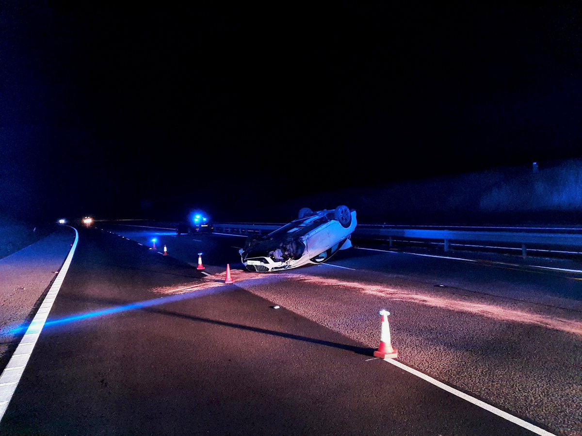 tvprp's tweet photo. We attended a single vehicle collision on the M40 J11-10 around 2:20am.

The driver fell asleep at the wheel, collided with the  central barrier and rolled the car. Luckily no injuries and no one else involved.

Tiredness can Kill, take a break and arrive alive.

#P0916 #P2014 https://t.co/EabkZmCZeh