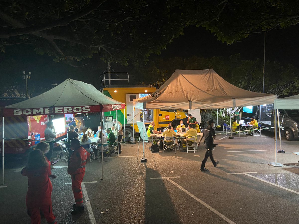 fayusob's tweet image. Comienzan labores de evacuación de #Jubrique en el incendio de Sierra Bermeja. Fundamental el excelente trabajo de coordinación entre diferentes instituciones. Gracias al personal sanitario por su entrega y profesionalidad. #EPES 061, #DCCU Ronda y Estepona. #RTU y #DYA.